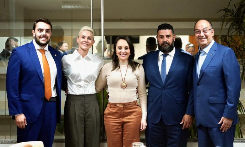 Deputado Federal Felipe Francischini passa a liderar o Podemos no Paraná ao lado do Deputado Estadual e Secretário Do Carmo 1 WhatsApp Image 2025 10 28 at 08.46.31 Deputado Federal Felipe Francischini passa a liderar o Podemos no Paraná ao lado do Deputado Estadual e Secretário Do Carmo