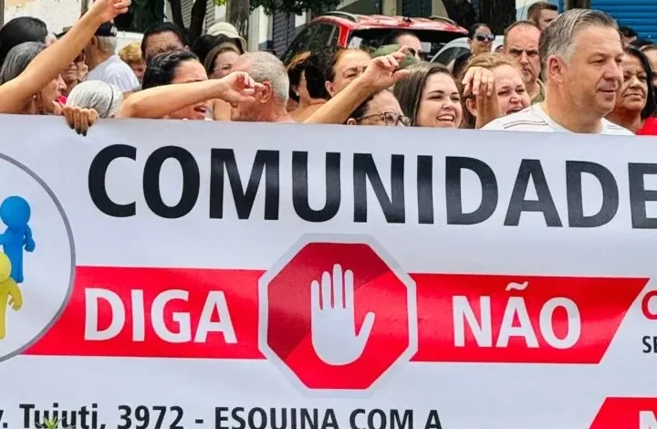 Moradores de Maringá não querem instalação de instituição para menores infratores 1 protesto tuiuti Moradores de Maringá não querem instalação de instituição para menores infratores