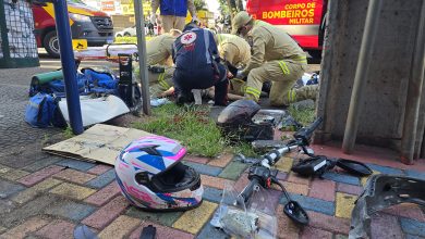 Dois jovens morrem de acidente após piloto empinar moto e bater em poste 6 Foto de Dois jovens morrem de acidente após piloto empinar moto e bater em poste