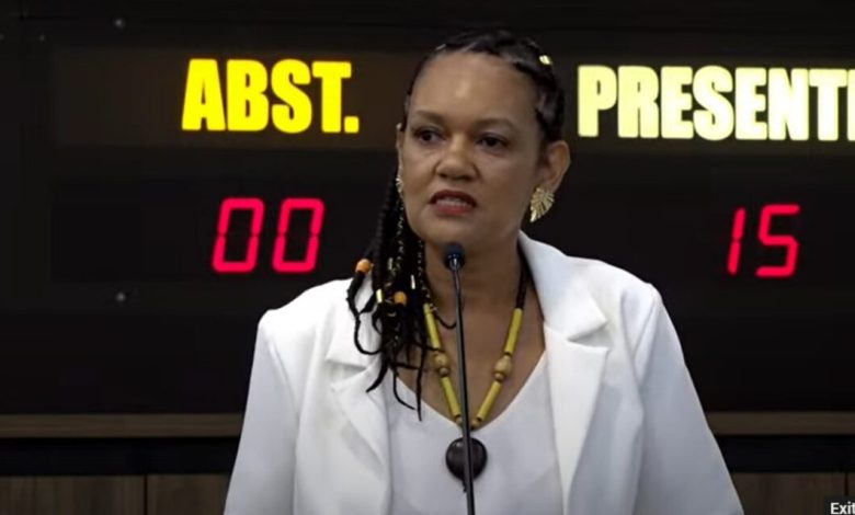Líder do movimento negro é demitida da Câmara de Maringá no mês da Consciência Negra, exoneração tem viés de retaliação contra vereadora da oposição 1 gislaine goncalves Líder do movimento negro é demitida da Câmara de Maringá no mês da Consciência Negra, exoneração tem viés de retaliação contra vereadora da oposição