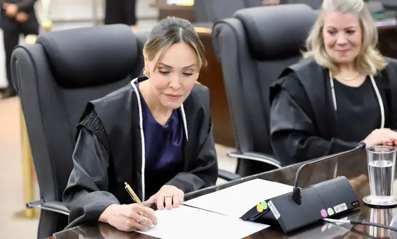 Ex-procuradora-geral do Estado toma posse como desembargadora no TJPR 1 desembargadora Ex-procuradora-geral do Estado toma posse como desembargadora no TJPR