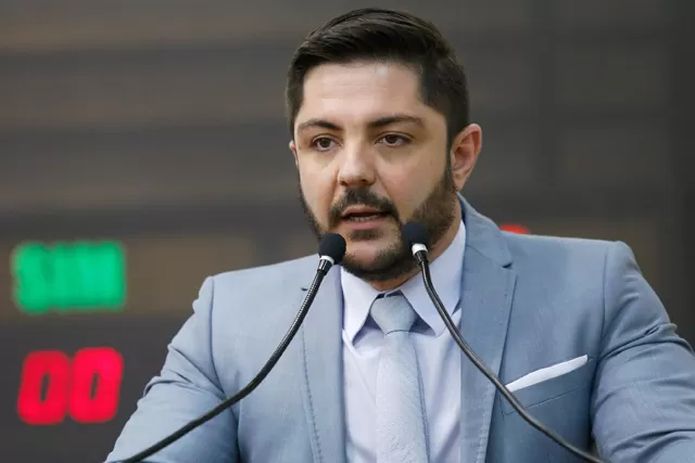 Projeto amplia fiscalização e aumenta multas para fiação irregular em Maringá 1 Flavio Mantovani Projeto amplia fiscalização e aumenta multas para fiação irregular em Maringá