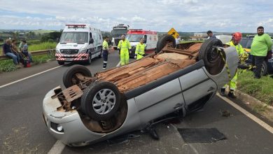 Foto de Grave acidente deixa mulher ferida após carro capotar várias vezes
