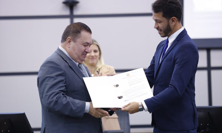 Câmara de Maringá realiza noite especial em homenagem ao comunicador Ismael Santos 1 26b596dc 1e14 4e68 8bd9 5500ffb2b7fa Câmara de Maringá realiza noite especial em homenagem ao comunicador Ismael Santos