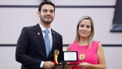 Câmara homenageia delegada do NUCRIA 2 Foto de Câmara homenageia delegada do NUCRIA