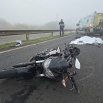 acidente motociclista Motociclista de 62 anos morre em grave acidente envolvendo três veículos na BR-376