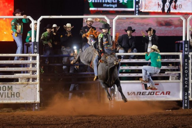 rodeio Expoingá 2026 encerra programação com grande final do rodeio e arena lotada