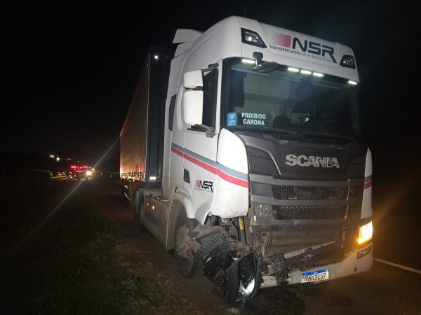 Motorista morre após dirigir na contramão e bater de frente contra caminhão na PR-323 2 acidente pr 323 contra mao Motorista morre após dirigir na contramão e bater de frente contra caminhão na PR-323