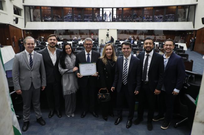Henrique Pinto recebe Título de Cidadão Benemérito do Paraná por trajetória de contribuição ao desenvolvimento do Estado 3 WhatsApp Image 2026 07 01 at 08.29.35 Henrique Pinto recebe Título de Cidadão Benemérito do Paraná por trajetória de contribuição ao desenvolvimento do Estado