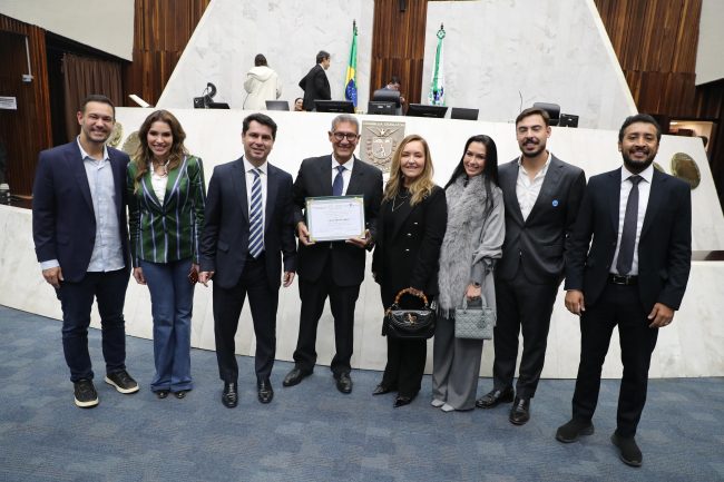 Henrique Pinto recebe Título de Cidadão Benemérito do Paraná por trajetória de contribuição ao desenvolvimento do Estado 2 WhatsApp Image 2026 07 01 at 08.29.36 Henrique Pinto recebe Título de Cidadão Benemérito do Paraná por trajetória de contribuição ao desenvolvimento do Estado