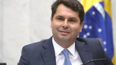 Foto de Alexandre Curi lidera em dois dos três cenários em pesquisa para o Senado