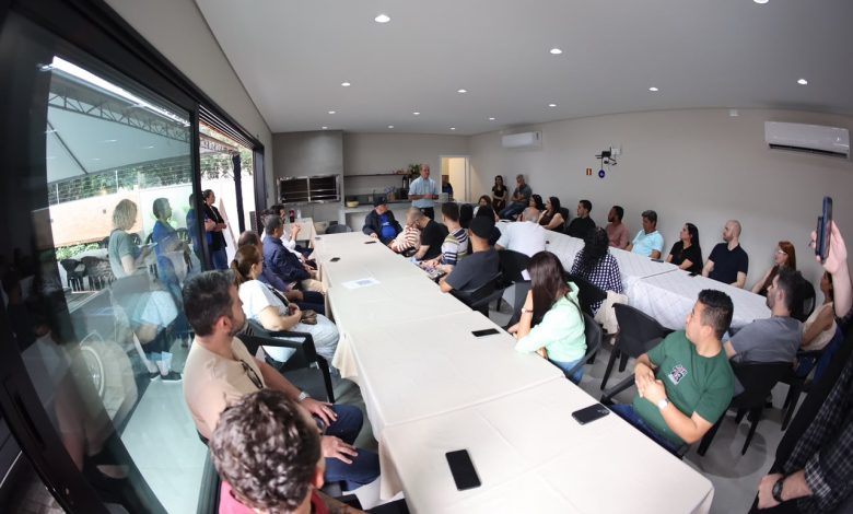 Ulisses Maia recebe lideranças em escritório político de Maringá e defende fortalecimento da representatividade regional na Alep 1 WhatsApp Image 2026 08 08 at 14.51.53 Ulisses Maia recebe lideranças em escritório político de Maringá e defende fortalecimento da representatividade regional na Alep