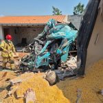 acidente 1 Grave acidente entre carreta e van mobiliza grande aparato de socorro em rodovia
