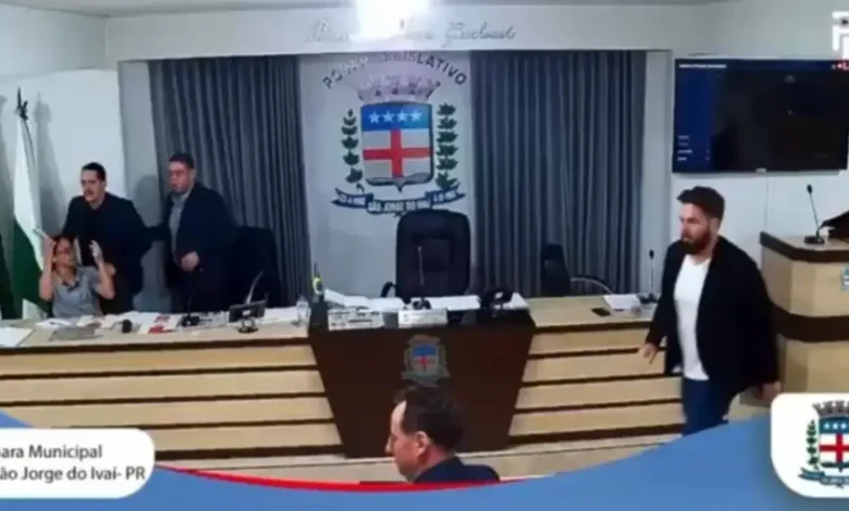 “Tentaram impor um projeto ilegal através do soco, do grito e da ofensa” 1 camara sao jorge do ivai “Tentaram impor um projeto ilegal através do soco, do grito e da ofensa”