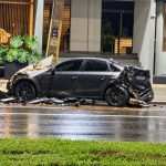 carro de luxo Carro de luxo fica destruído após ser atingido por outro veículo