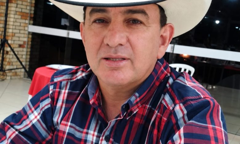 Giovany Araujo PR-218: locutor de rodeio Giovany Araújo morre em colisão frontal, filho luta pela vida